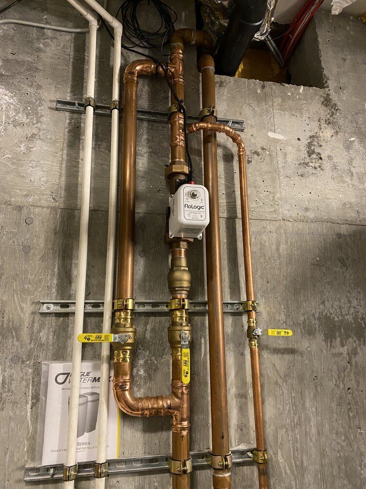 Copper manifold with isolation and shutoff valves